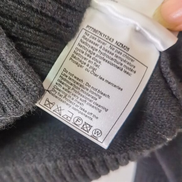 Chanel Black Cashmere Wool Cardigan - Picture 11 of 11